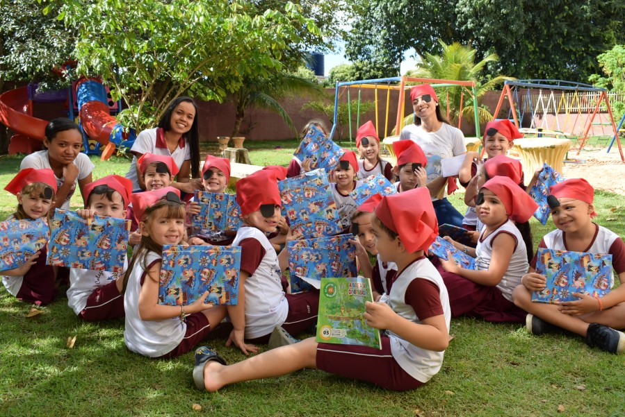 Col Gio M E Divina Provid Ncia Entrega Dos Livros Da Escola Da